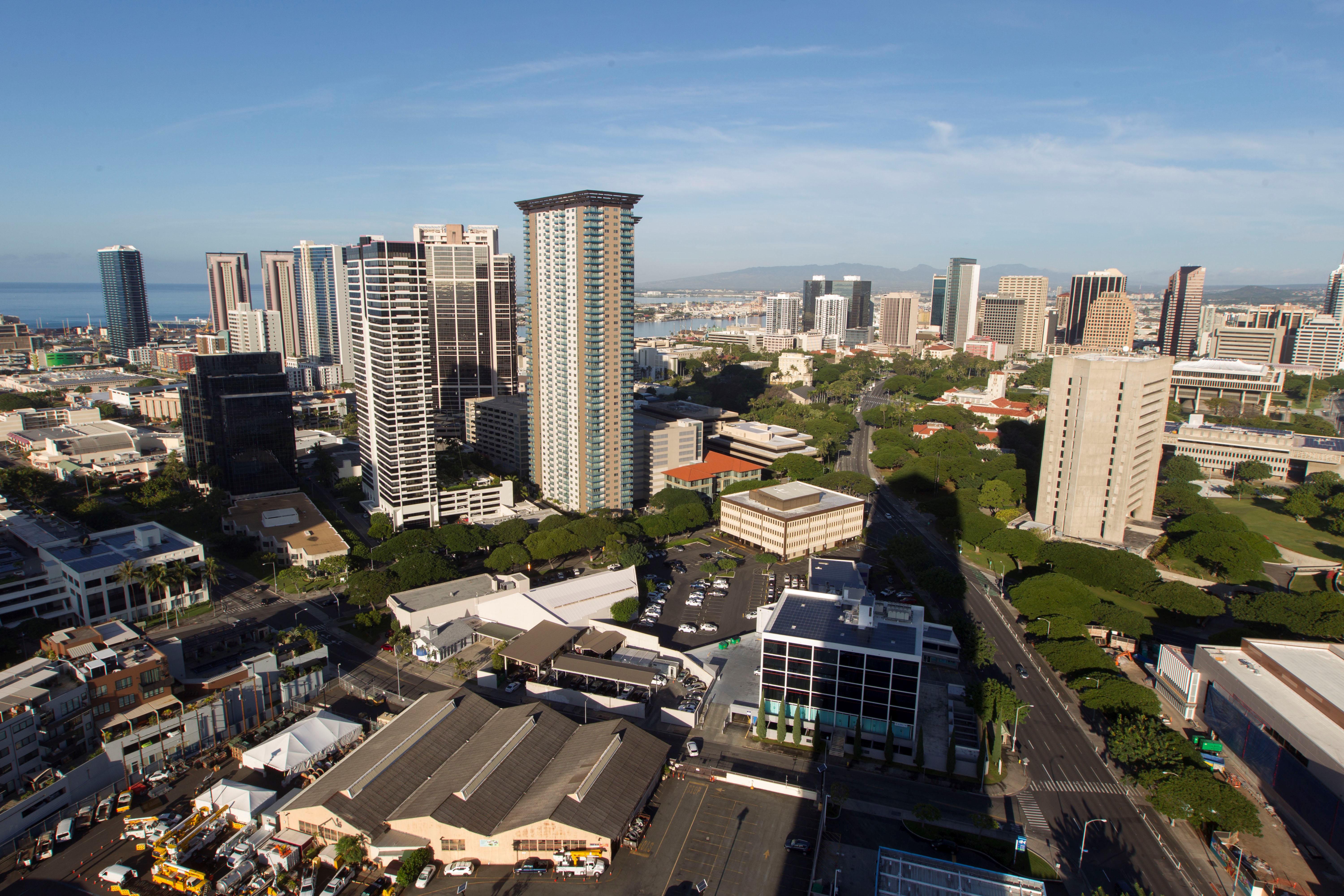 A morning view of the city of Honolulu, Hawaii is seen on January 13, 2018. Social media ignited on January 13, 2018 after apparent screenshots of cell phone emergency alerts warning of a 'ballistic missile threat inbound to Hawaii' began circulating, which US officials quickly dismissed as 'false.''Hawaii - this is a false alarm,' wrote Democratic Representative Tulsi Gabbard on Twitter. 'I have confirmed with officials there is no incoming missile.' The Hawaii Emergency Management Agency also confirmed there is 'NO missile threat to Hawaii.' US military spokesman David Benham said the US Pacific Command 'has detected no ballistic missile threat to Hawaii. Earlier message was sent in error,' adding that the US state would 'send out a correction message as soon as possible.' / AFP PHOTO / Eugene Tanner       