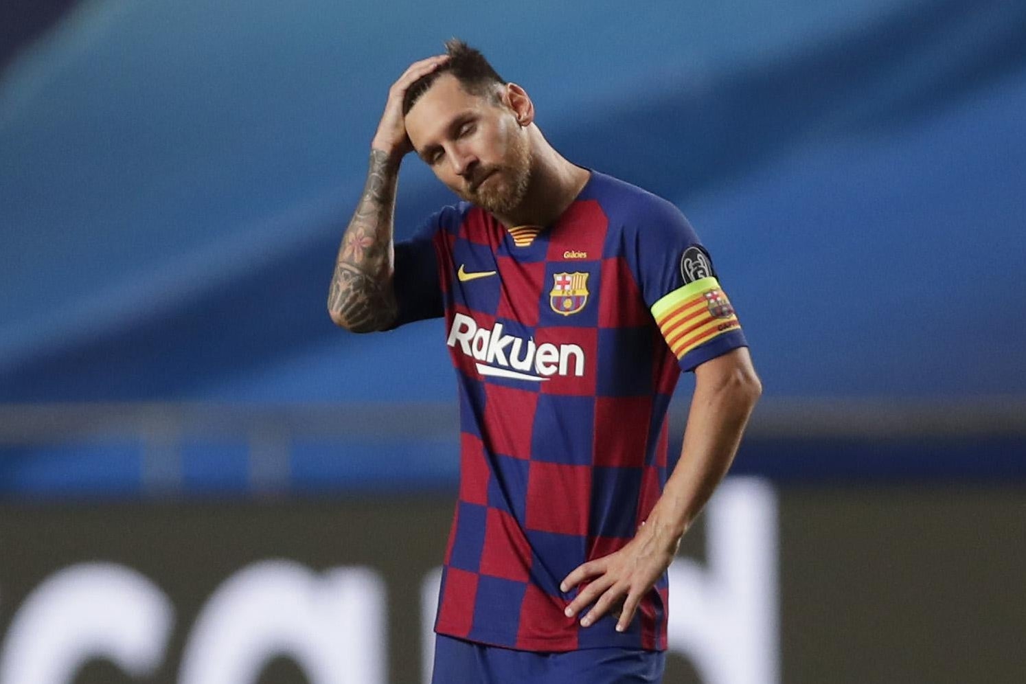 Messi closes his eyes and holds his hand to his forehead on the pitch for Barcelona