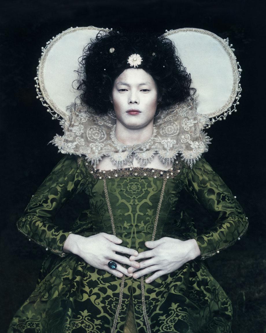Existing in Costume. Elizabeth 100x80 cm C-Print, 2006