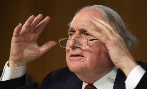 Carl Levin questions Apple senior executives about the company's offshore profit shifting.