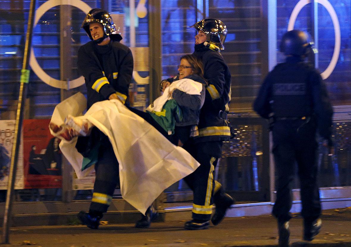 Bataclan Paris attack, fire brigade rescuing wounded woman