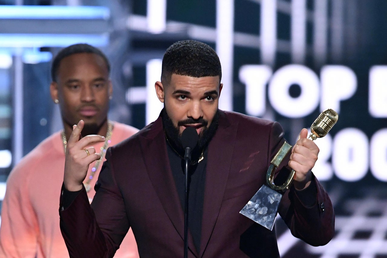 Billboard Music Awards: Watch Drake’s shoutout to Arya Stark.