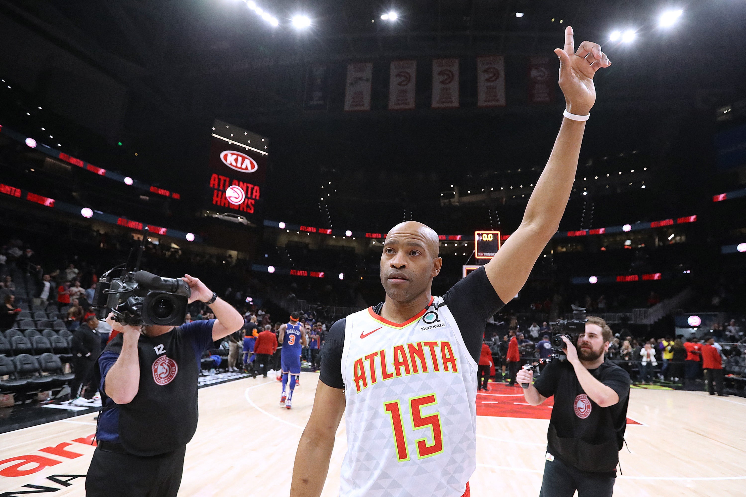 Vince Carter points his finger to the roof in farewell