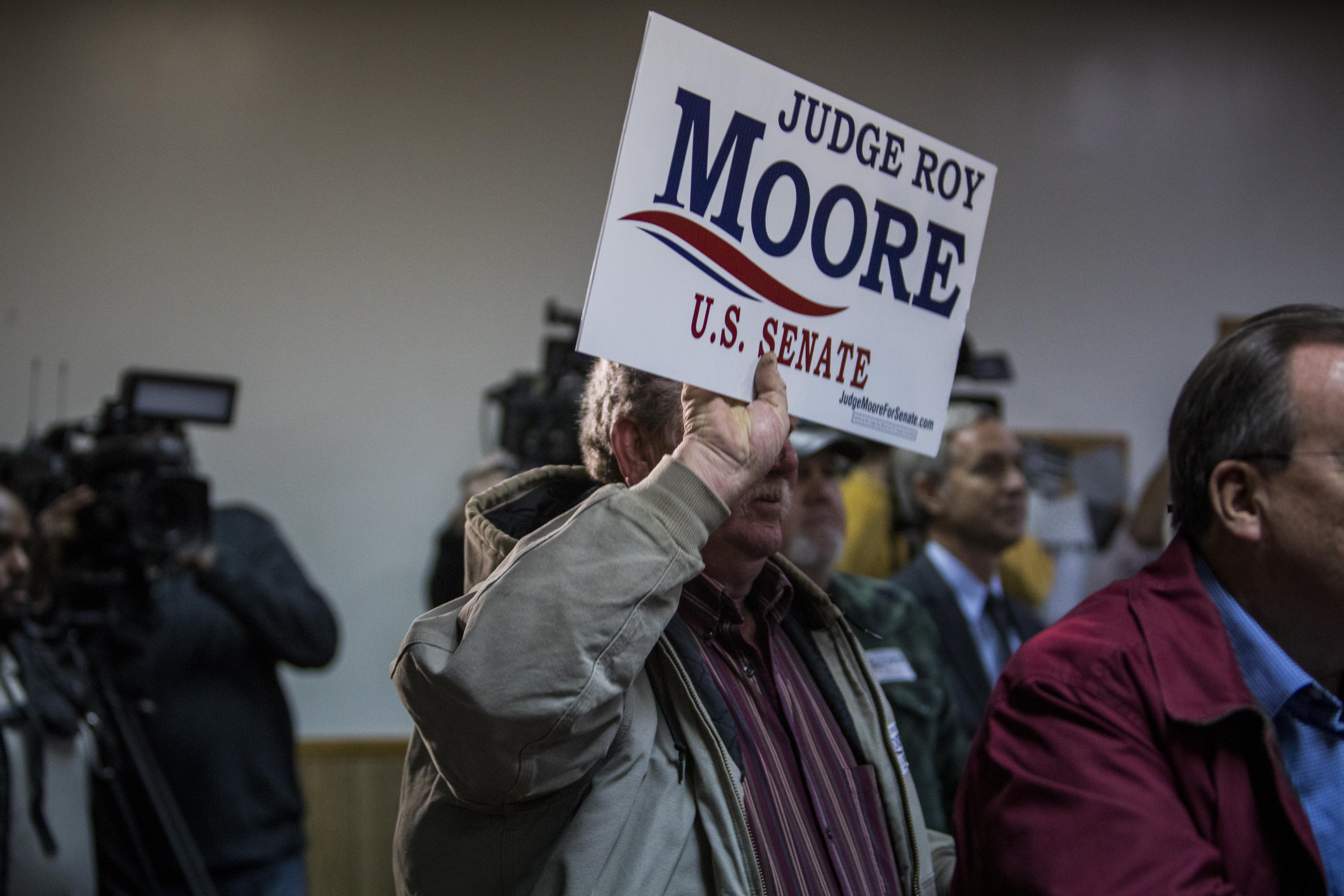 HENAGAR, AL - NOVEMBER 27: Judge Roy Moore supporters listen during a campaign rally on November 27, 2017 in Henagar, Alabama. Over 100 people turned out to the event packing the Henagar Event Center. (Photo by Joe Buglewicz/Getty Images)