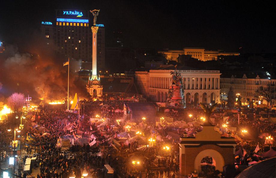 Protesters clash with the police during their storming of Independence Square in Kiev on Feb. 18, 2014Par7796570
