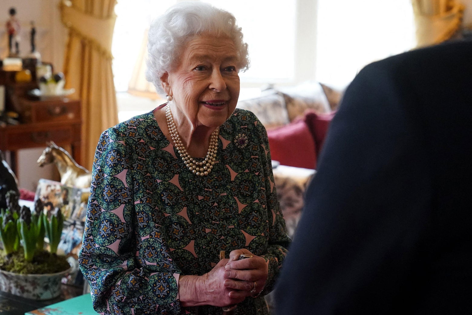 Queen Elizabeth Tests Positive for COVID-19, Experiencing “Mild” Symptoms