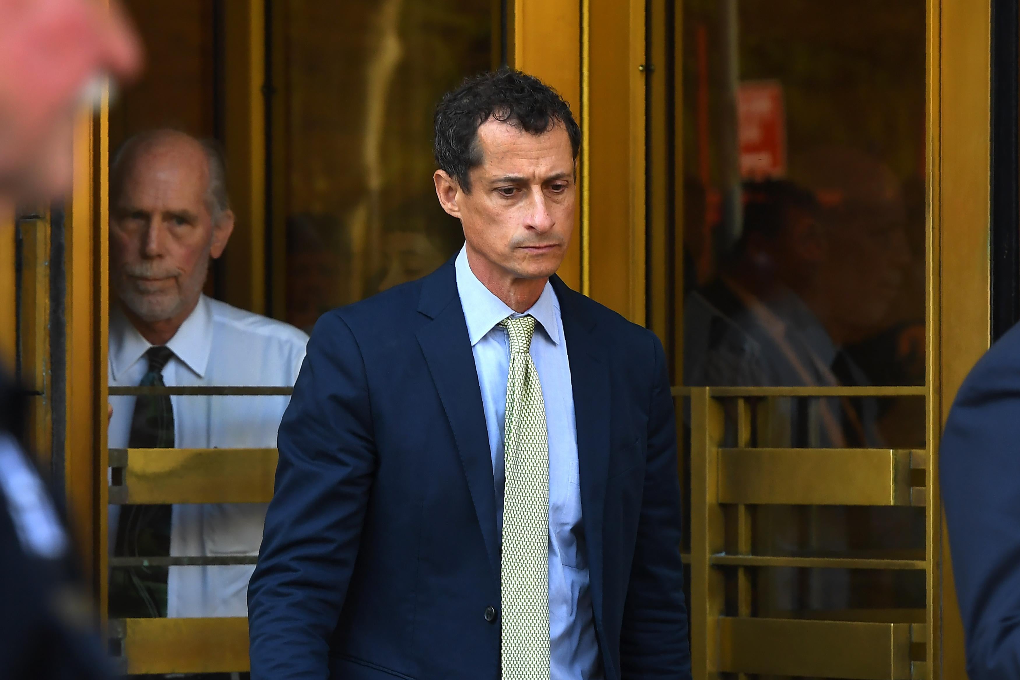 Anthony Weiner, a former Democratic congressman leaves Federal Court in New York September 25, 2017 after being sentenced for 21-months  for sexting with a 15-year-old girl. / AFP PHOTO / TIMOTHY A. CLARY        (Photo credit should read TIMOTHY A. CLARY/AFP/Getty Images)