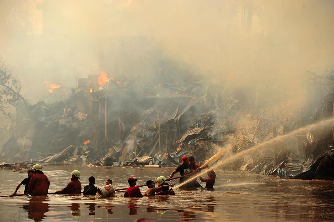 indonesia fire photos.