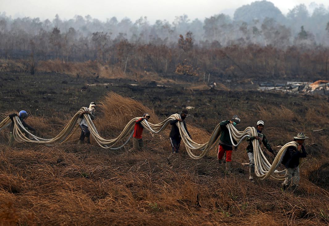 indonesia fire photos.