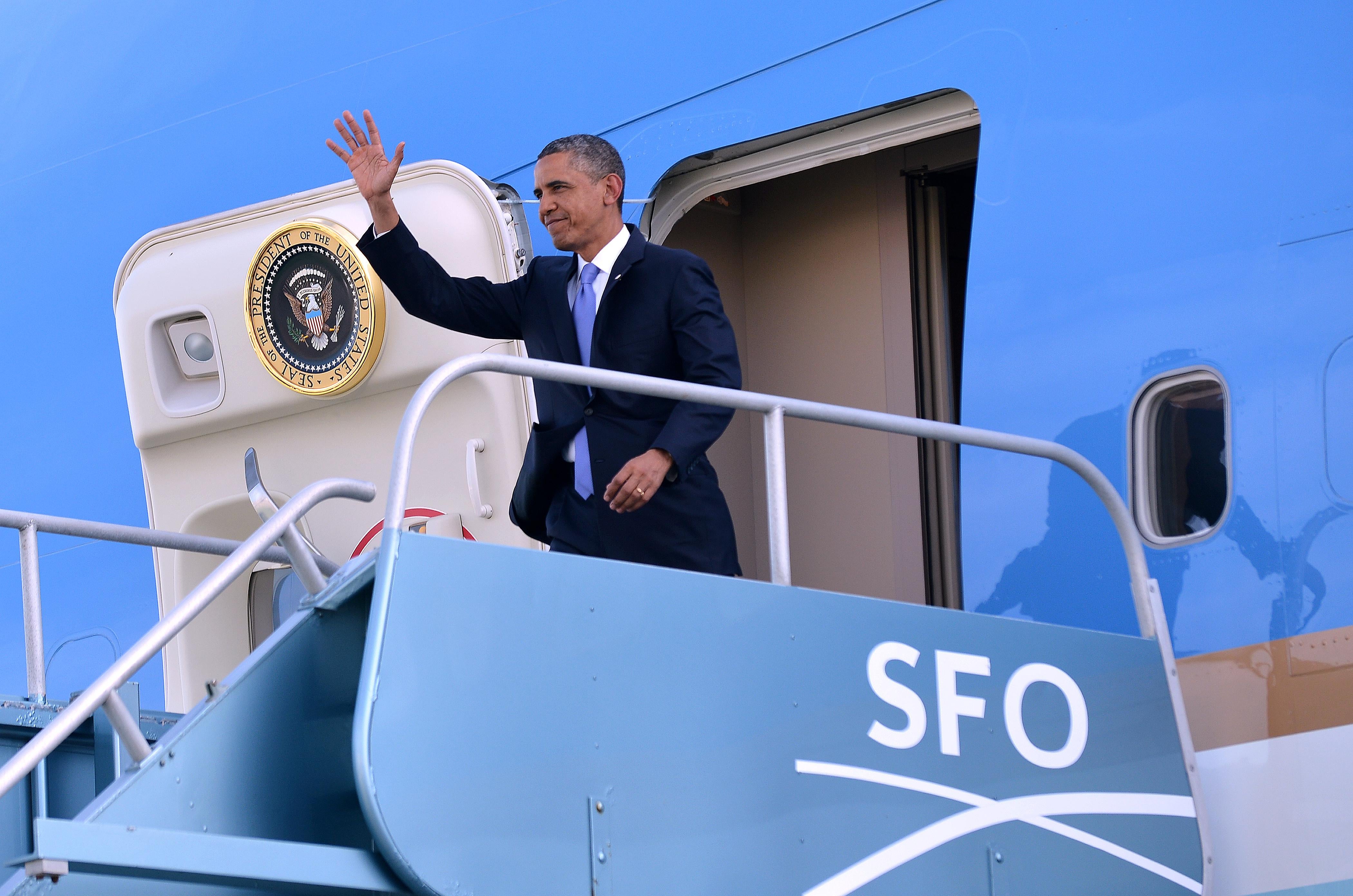 President Barack Obama disembarks from Air Force One at San Francisco International Airport, April 3, 2013.
