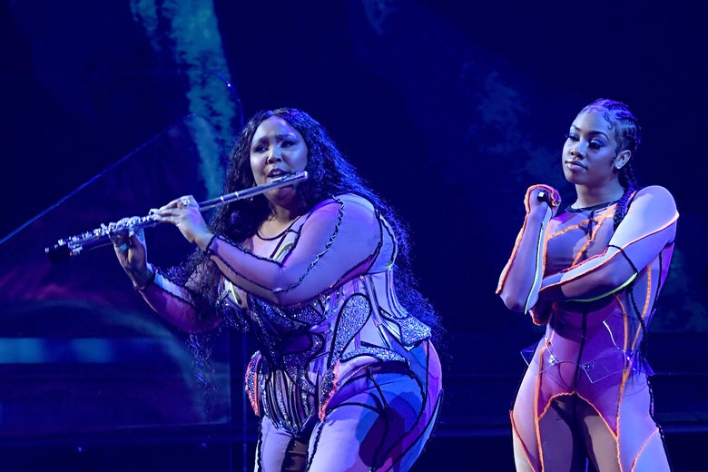Grammys 2020: Lizzo performs medley with Kobe Bryant tribute, flute solo.