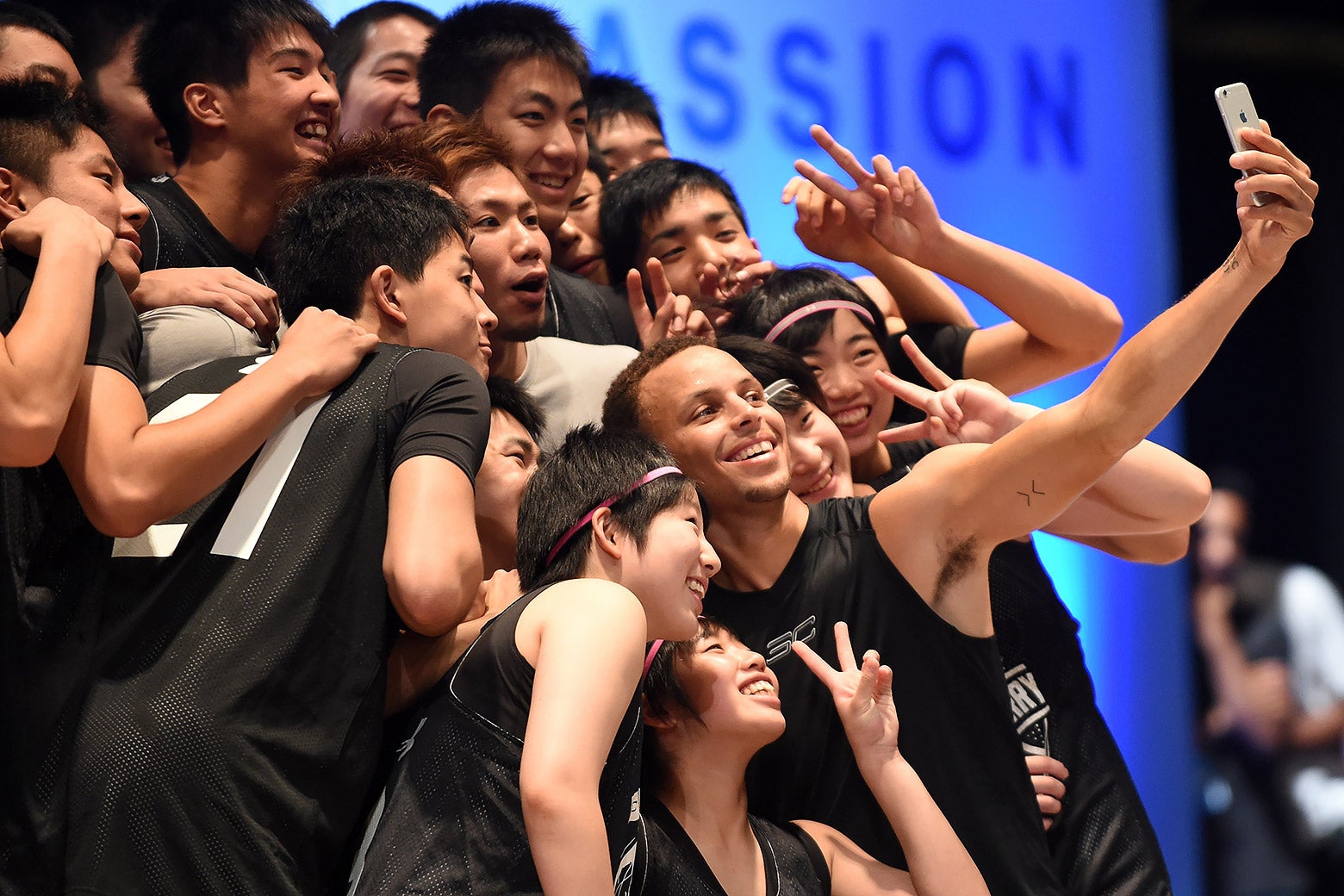 Steph Curry with Japanese fans. 