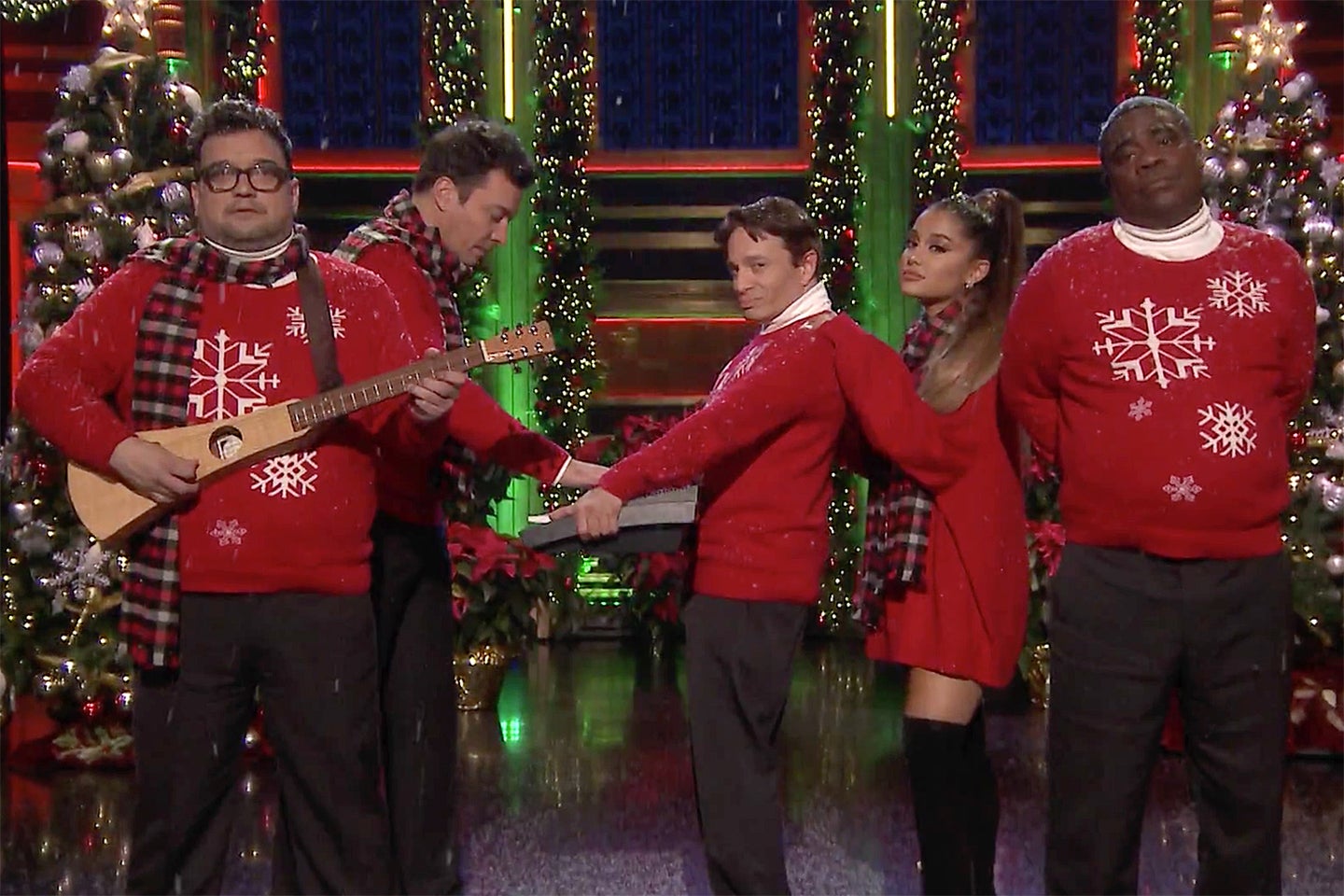 Ariana Grande joins Jimmy Fallon to recreate “I Wish It Was Christmas