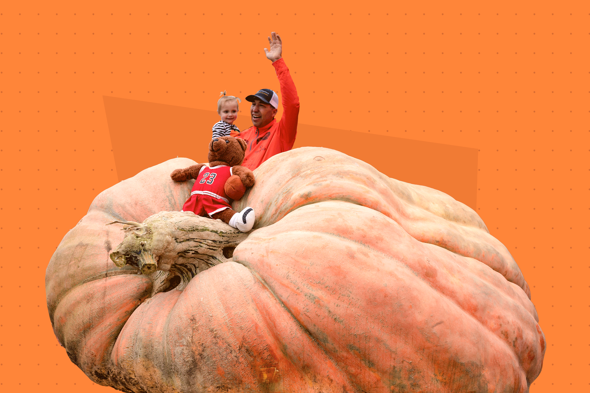 Travis Gienger and his world record setting giant pumpkin in 2023. 