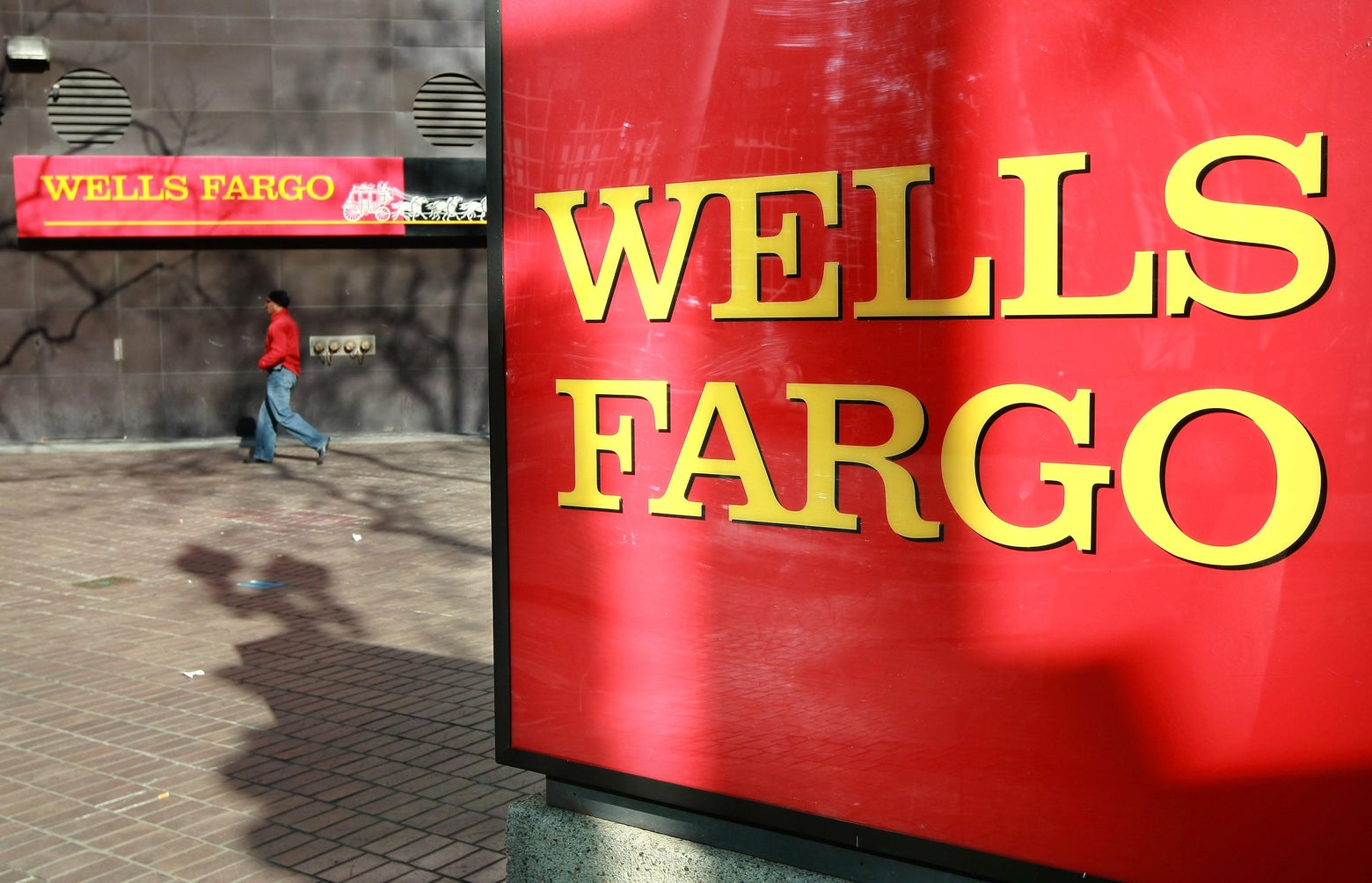 Wells Fargo typo foreclosure Larry Delassus dies in court after bank