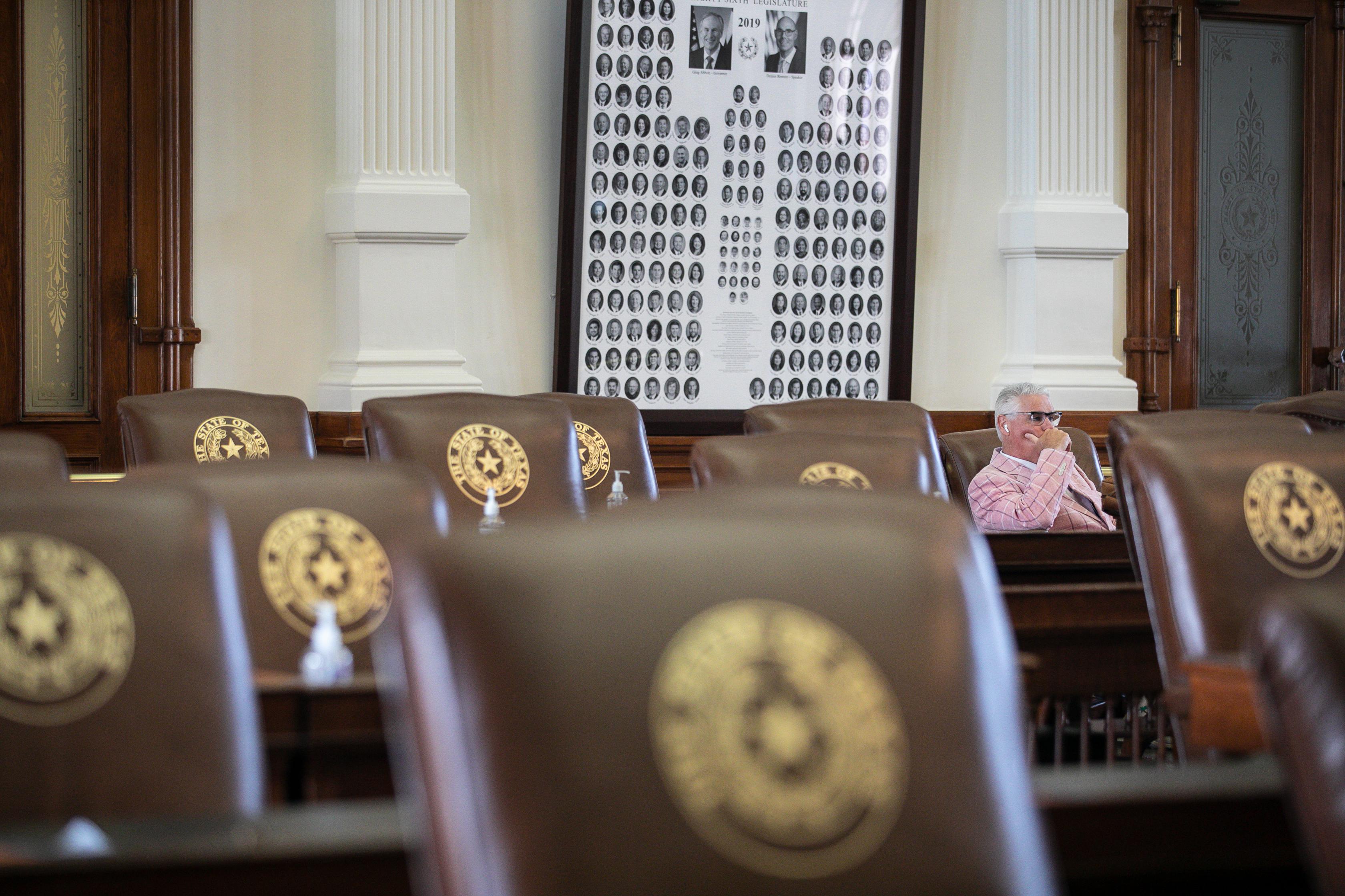 Texas House Speaker Signs Arrest Warrants For Democrats Who Fled To ...