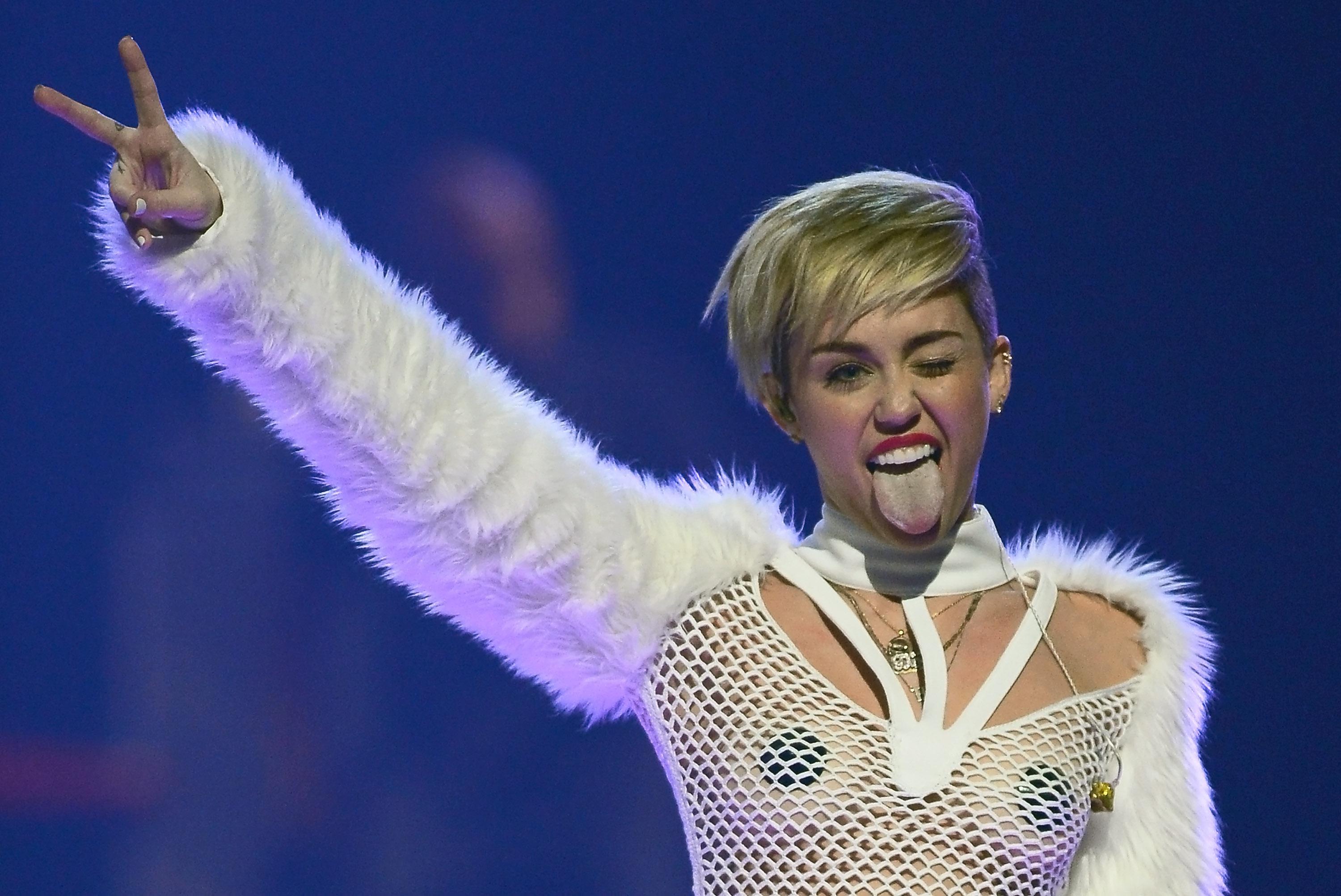 Miley Cyrus Strapon Porn - Sinead O'Connor writes an open letter to Miley Cyrus and says all the right  things.