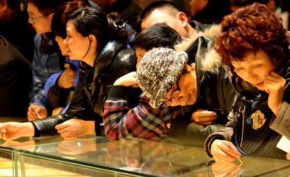 Customers lining up to buy gold jewelry at a shop in Beijing, Jan. 30, 2012