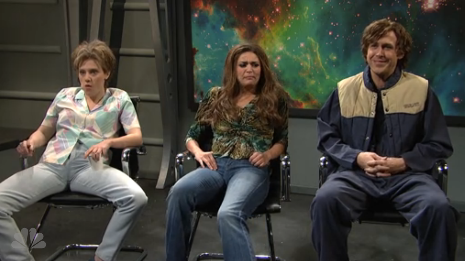 Kate McKinnon's alien abduction sketch on SNL cracks Ryan Gosling up