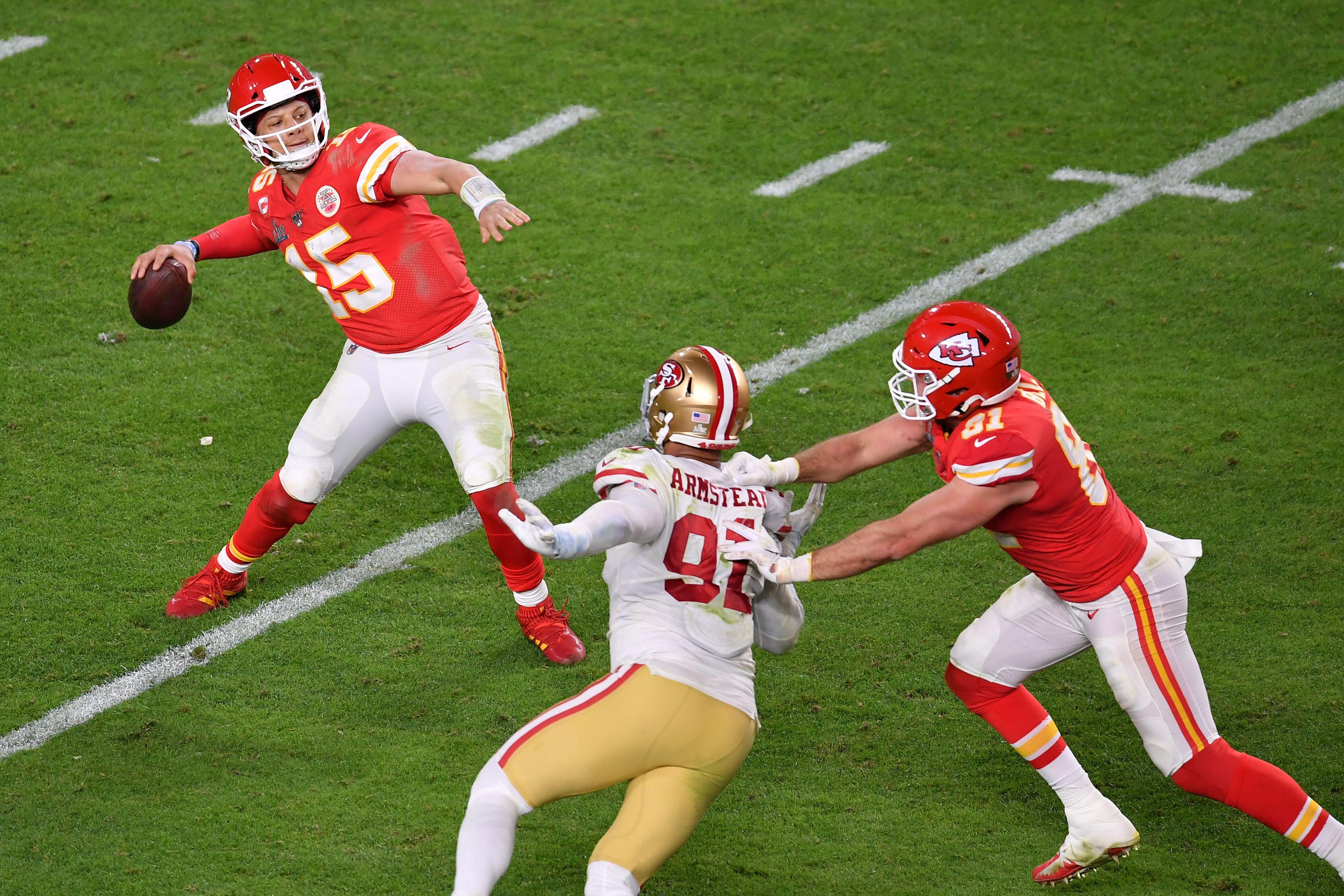 Mahomes passes the ball as a 49ers linebacker rushes him and is blocked by a Chiefs lineman, during the Super Bowl.