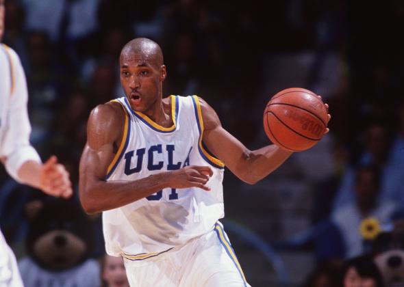 Ed O'Bannon playing for the UCLA men's basketball team.