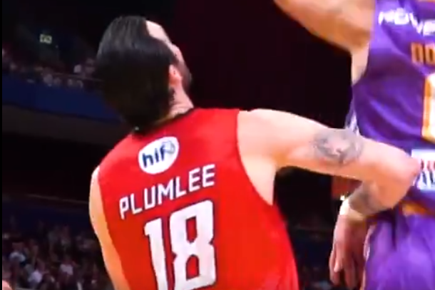 Miles Plumlee playing for the Perth Wildcats.
