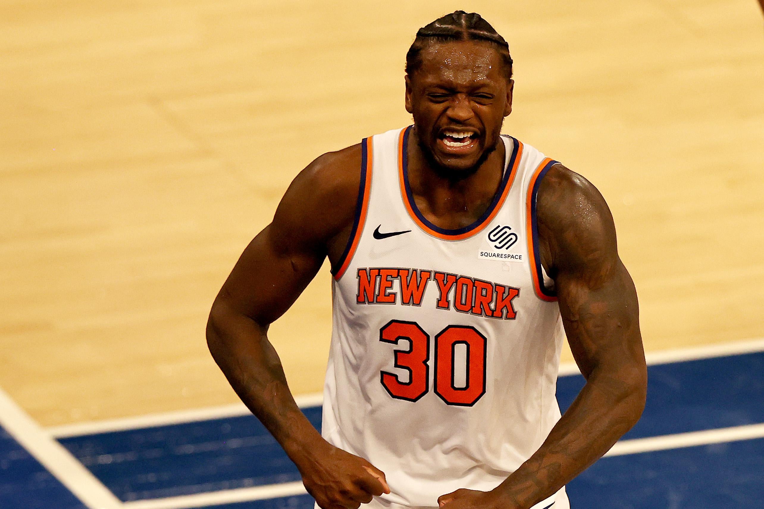 Julius Randle flexing and yelling in celebration on the floor at Madison Square Garden
