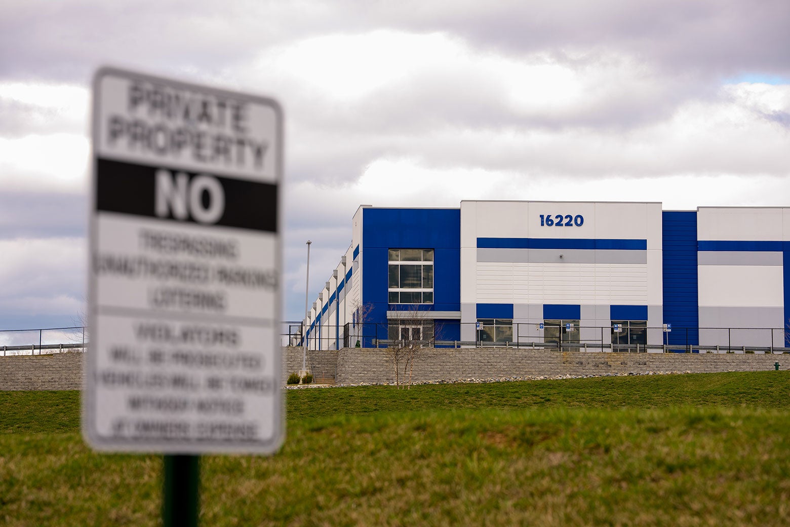 An Ingenious New Strategy for Blocking ICE Detention Warehouses Depends on a Minuscule Snail