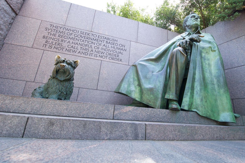 A green statue of FDR next to a statue of his dog, Fala.