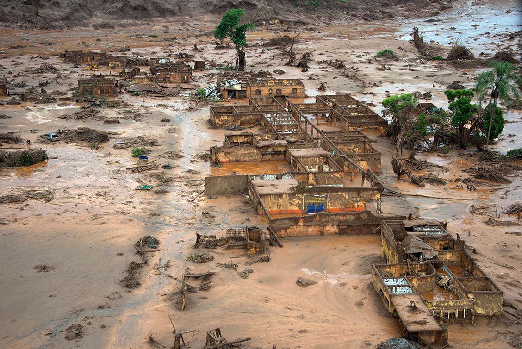 brazil's mining dam disaster photos.