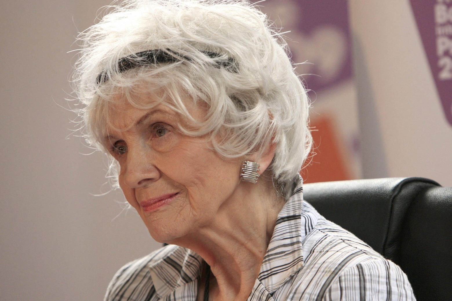 Alice Munro: Renowned Canadian Author and Nobel Laureate Passes Away at 92