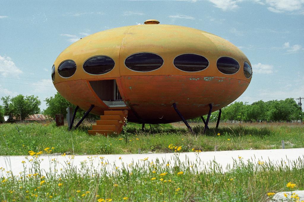 Futuro Houses, UFO houses from the 60s designed by Matti Suuronen Futuro Houses, UFO houses from the 60s designed by Matti Suuronen