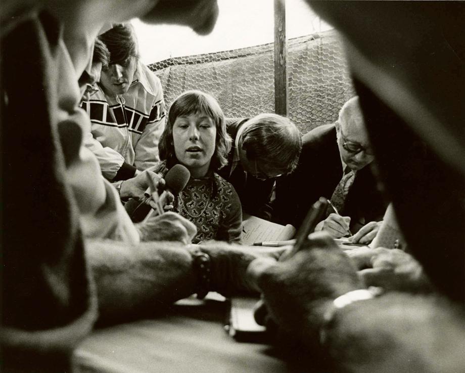 Martina Navratilova defects from Cezchsolvakia 1975