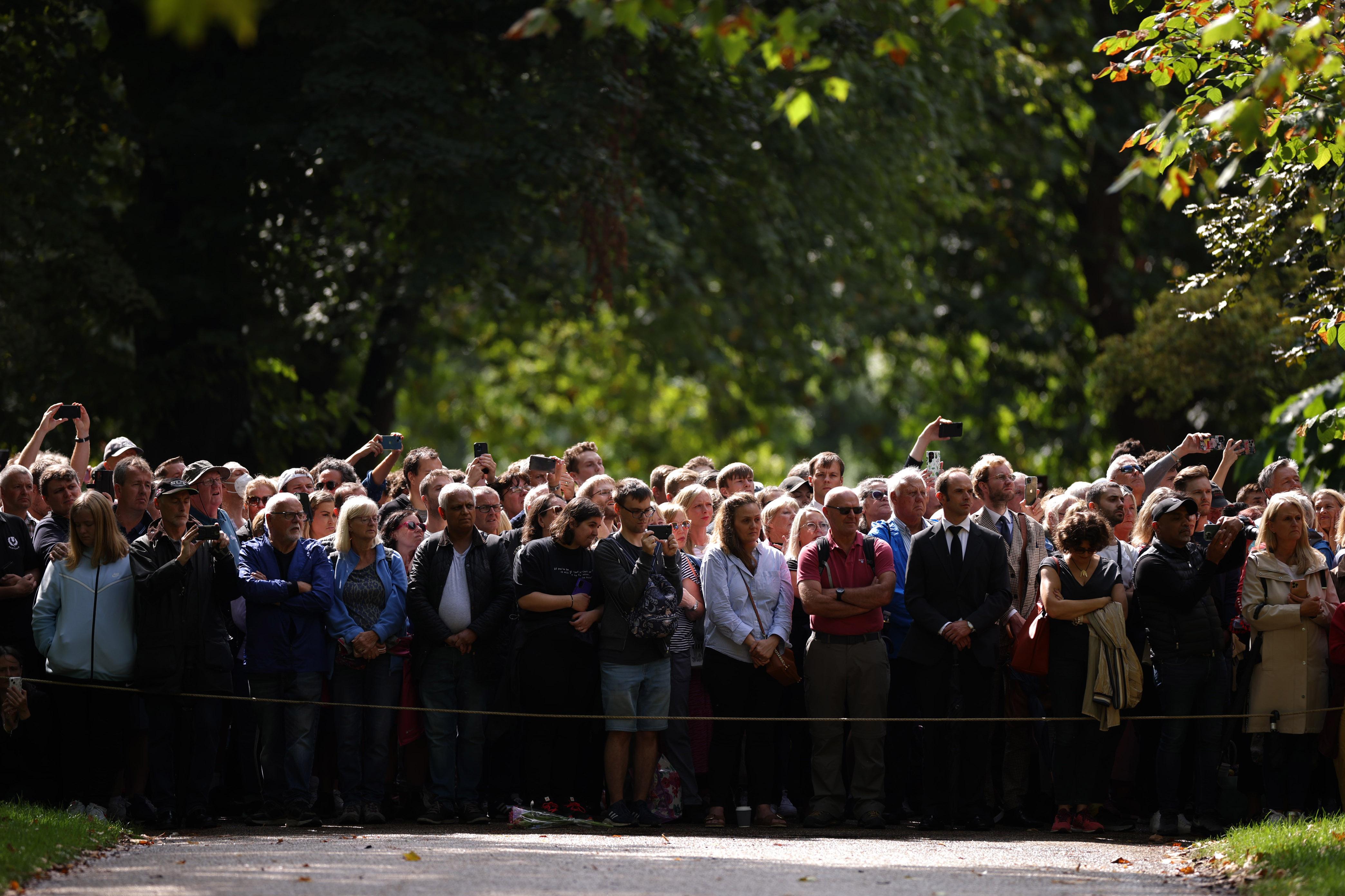 LONDON, ENGLAND - SEPTEMBER 09: Crowds gather to watch The King's Troop Royal Horse Artillery fire a 96-gun salute at 1pm in tribute to the late Queen Elizabeth II  at Hyde Park on September 9, 2022 in London, England. 