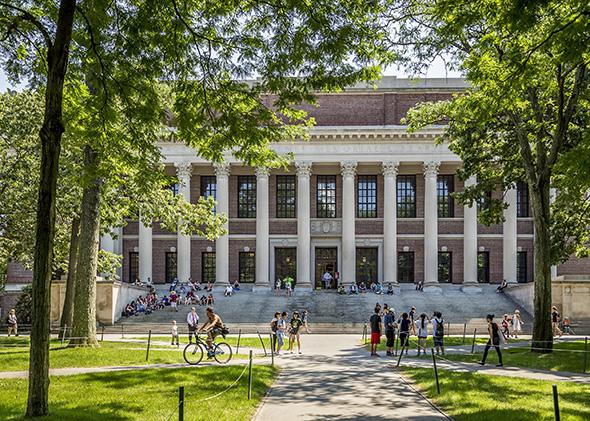 number of scholarships given to incoming freshmen harvard