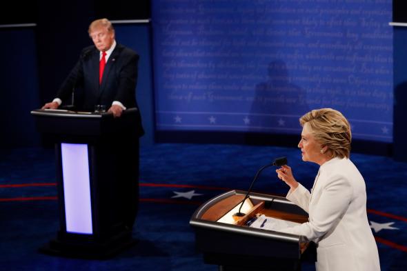 Democratic presidential nominee former Secretary of State Hillary Clinton (R) debates with Republican presidential nominee Donald Trump