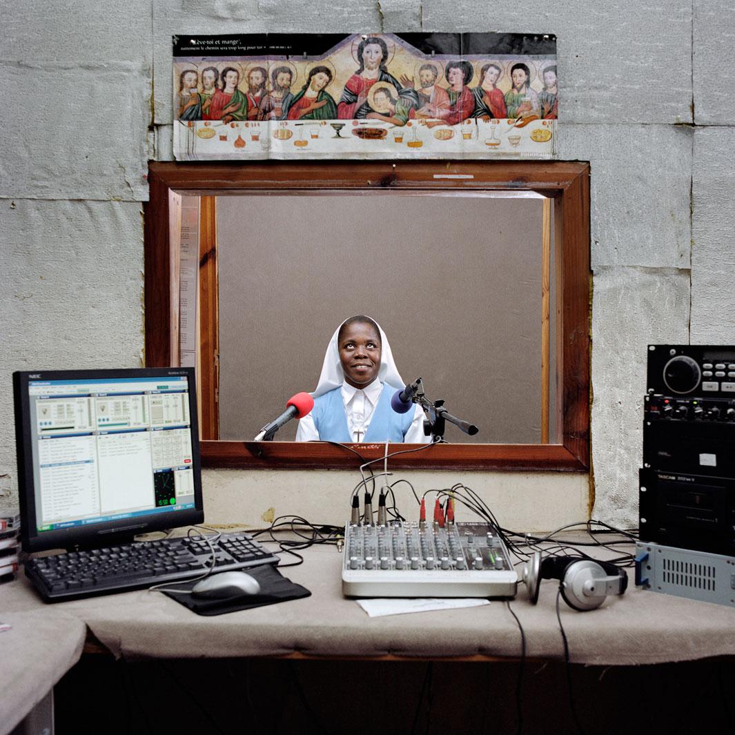 Radio Men Kontre 95,5 FM. Men Kontre (?united hands? in Creole) is the radio of the Catholic diocese of Les Cayes. Sister Melianise Gabreus is one of the stars of the radio. Even if there are no official figures, father Elysee, that runs the radio, says that lots of people tune in for Sister?s Melianise?s program on daily life advice. Les Cayes, Haiti.