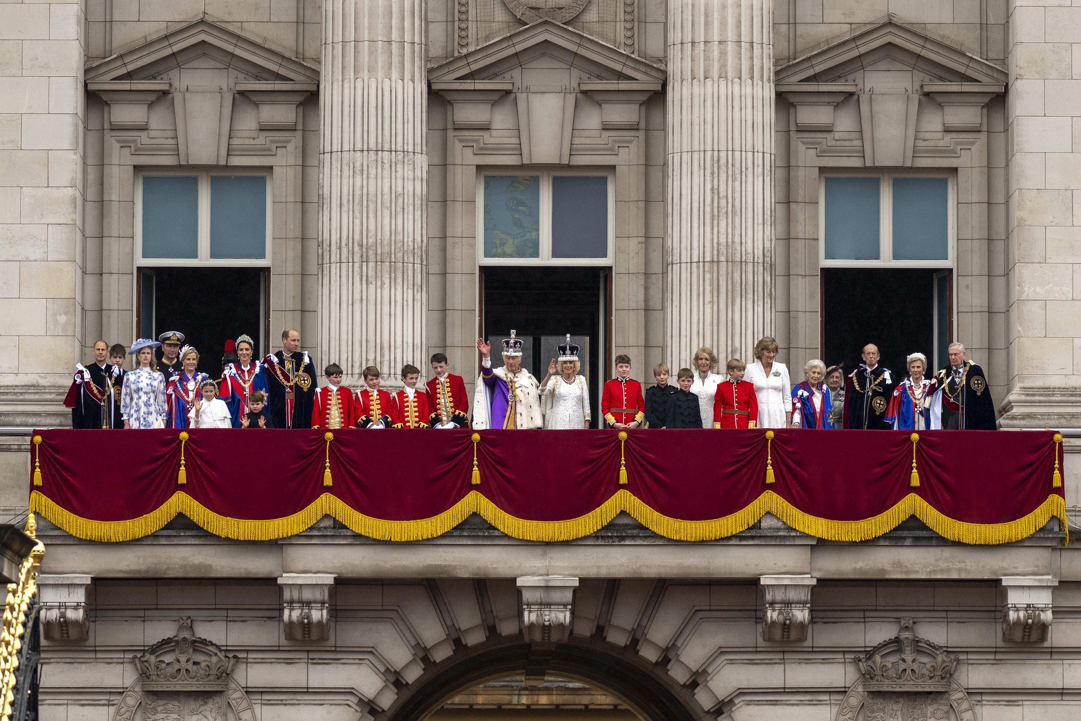LONDON, ENGLAND - MAY 06: (L-R) Prince Edward, Duke of Edinburgh, Lady Louise Windsor, James, Earl of Wessex, Sophie, Duchess of Edinburgh, Princess Charlotte of Wales, Catherine, Princess of Wales, Prince Louis of Wales, Prince William, Prince of Wales, Page of Honour Lord Oliver Cholmondeley, Prince George of Wales, Page of Honour Nicholas Barclay, Page of Honour Ralph Tollemache, King Charles III, Queen Camilla, Page Of Honour Freddy Parker Bowles, Page of Honour Louis Lopes, Annabel Elliot, Page of Honour Gus Lopes, Princess Alexandra, The Honourable Lady Ogilvy, Prince Edward, Duke of Kent, Birgitte, Duchess of Gloucester and Prince Richard, Duke of Gloucester appear on the Buckingham Palace balcony during the Coronation of King Charles III and Queen Camilla on May 06, 2023 in London, England. The Coronation of Charles III and his wife, Camilla, as King and Queen of the United Kingdom of Great Britain and Northern Ireland, and the other Commonwealth realms takes place at Westminster Abbey today. Charles acceded to the throne on 8 September 2022, upon the death of his mother, Elizabeth II. (Photo by Christopher Furlong/Getty Images)