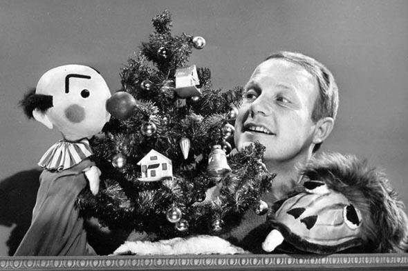 Publicity photo of Burr Tillstrom, Kukla and Ollie from the television program Burr Tillstrom's Kukla and Ollie.