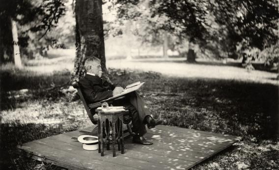 Lew Wallace composes under the Ben-Hur beech.