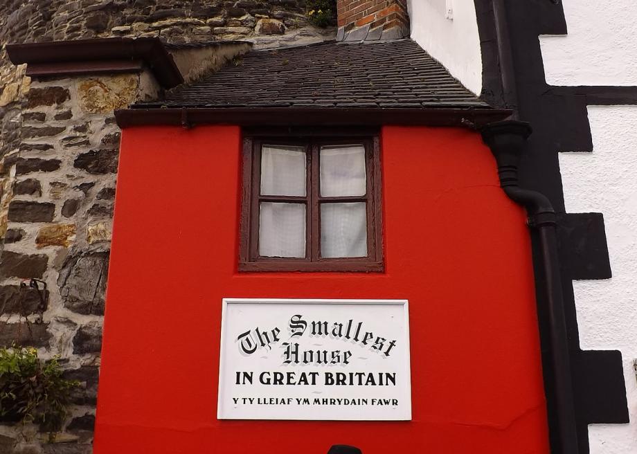 Quay House The Smallest House in Great Britain Is In Conwy, Wales