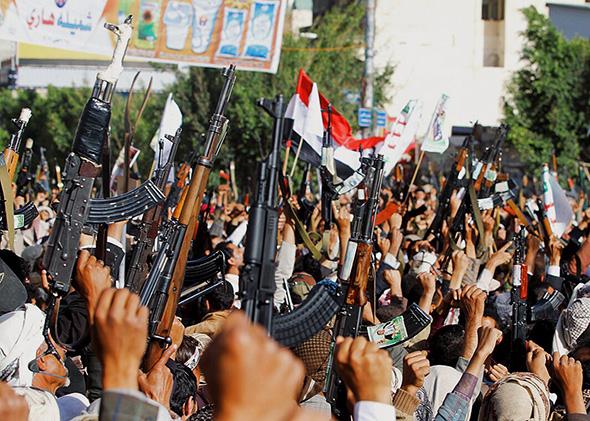 Followers of the Houthi group