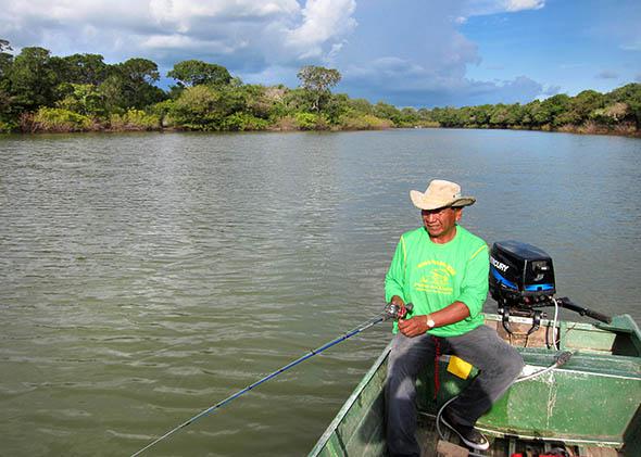 Indian fishing with bow and arrow, Xingu,  region