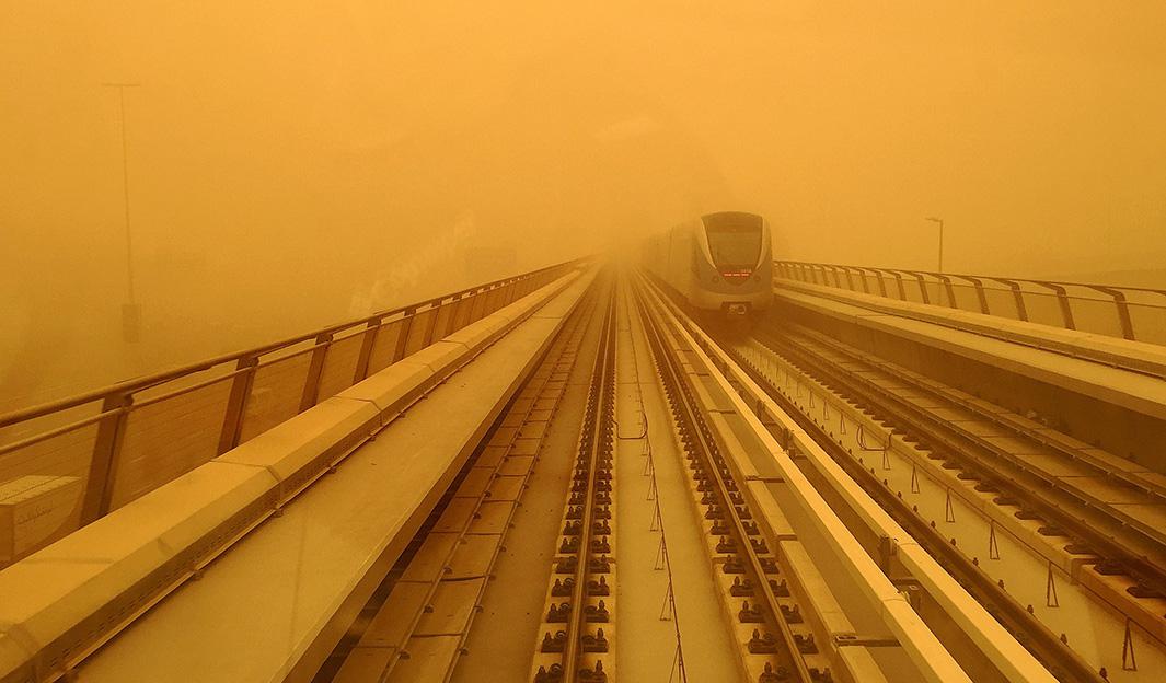 a-massive-dust-storm-hit-dubai-and-the-arabian-peninsula-on-thursday