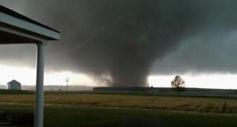 Mississippi tornardo: amateur video captures April 2013 storm.