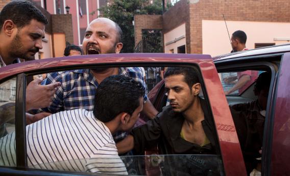 Egyptian security forces attack encampment of pro-Morsi protesters