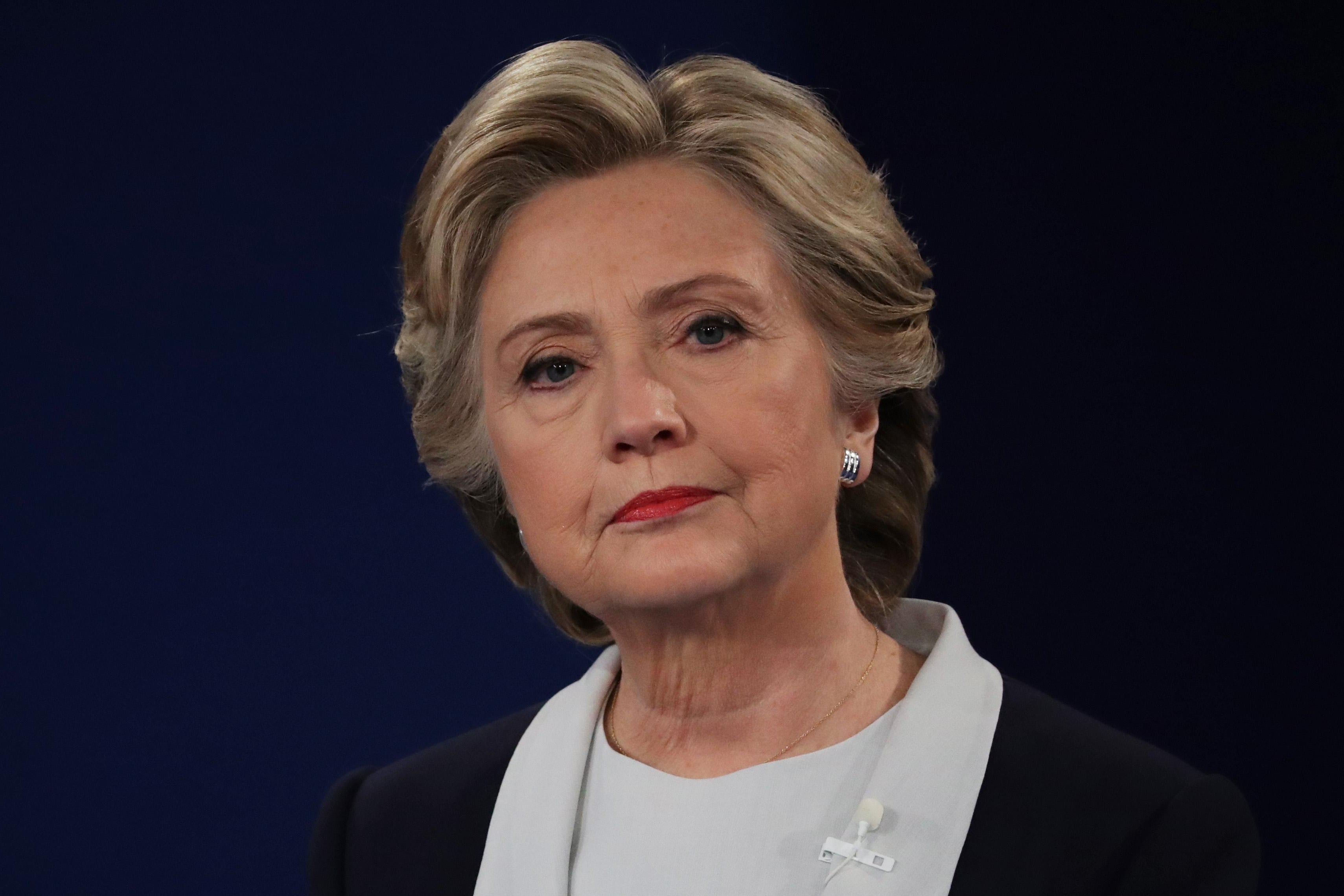 Hillary Clinton: Feinstein should not resign from Senate