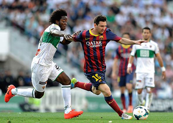 Elche's Colombian midfielder Carlos Sanchez (L) vies with Barcelona's Argentinian forward Lionel Messi during the Spanish league football match Elche CF vs FC Barcelona.