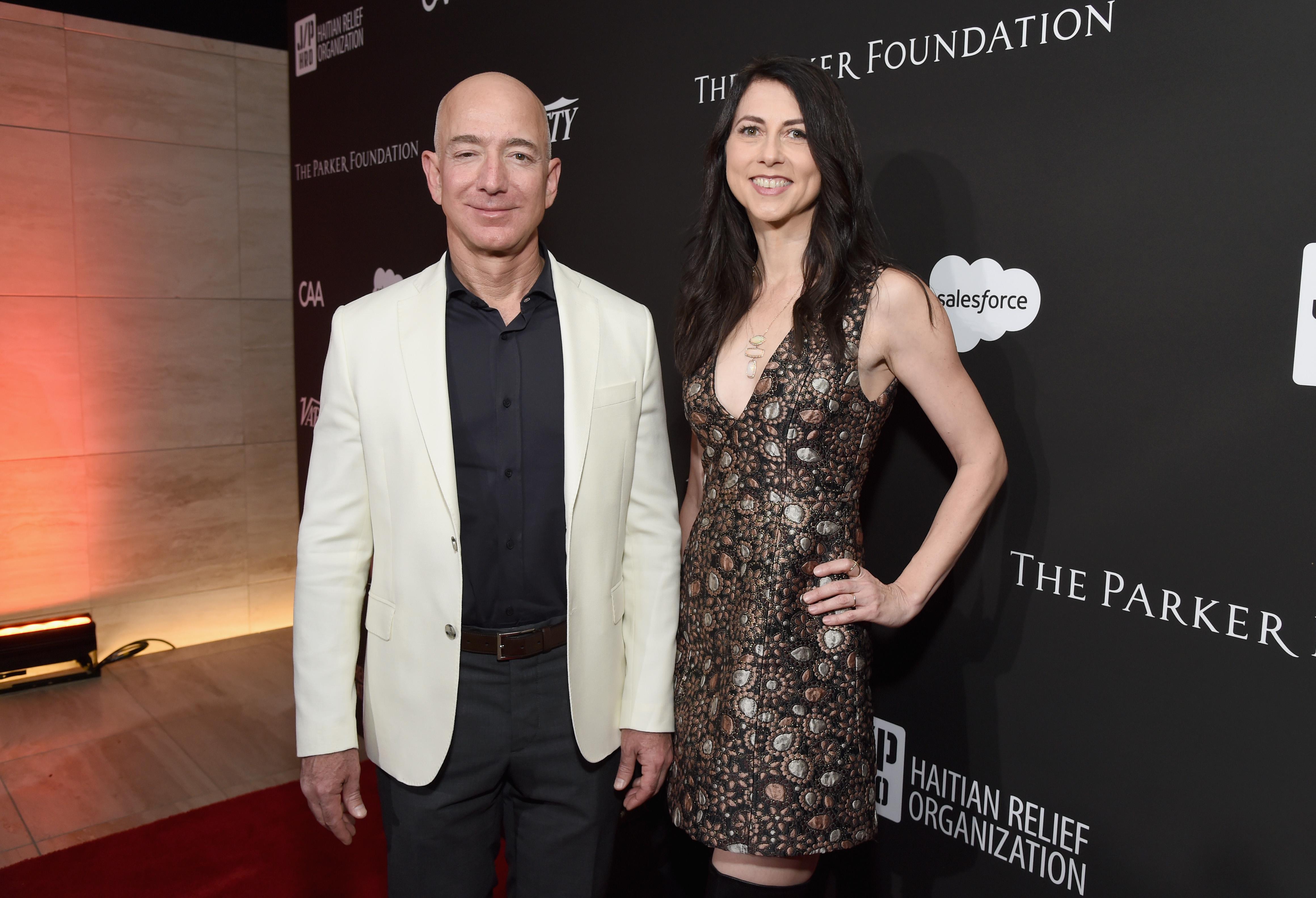 Jeff And MacKenzie Bezos Agree To Gigantic Divorce Settlement That ...