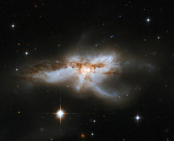 Hubble pic of NGC 6240